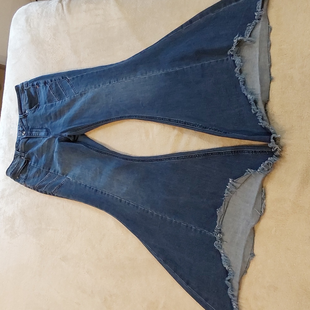 Grace of LA Women's High Waisted Super Flare Bell Bottom Raw Hem Jeans Size 32 - Picture 2 of 16